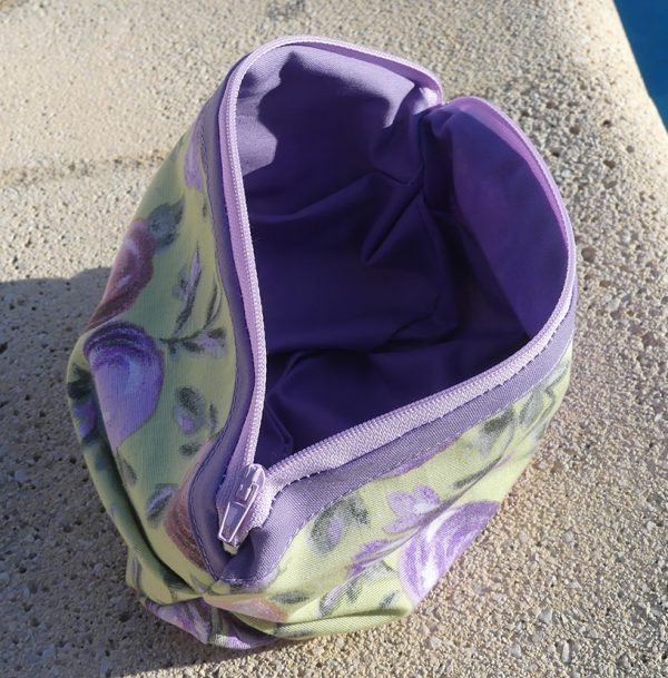 le ptit univers de sylvia, couture, intérieur, trousse, fleurs, mauve, tissu, maquillage, cadeau, création
