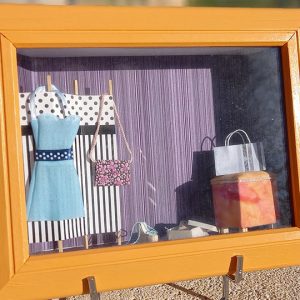 le ptit univers de sylvia, mini vitrine, fait main, modèle unique, échelle 1/12, décoration