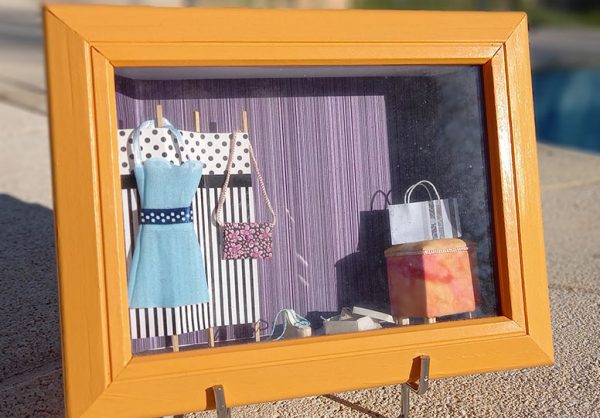 le ptit univers de sylvia, mini vitrine, fait main, modèle unique, échelle 1/12, décoration